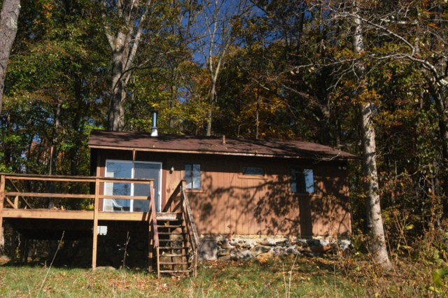 White Oak Cabin Hume, back deck